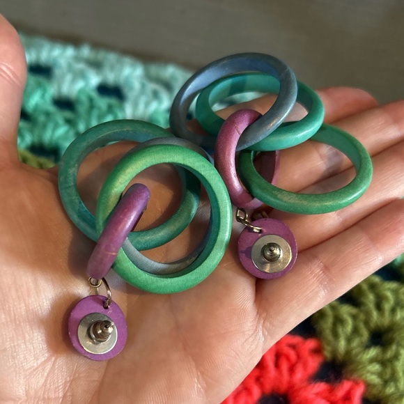 Vintage Wooden Ring Earrings - Picture 4 of 4